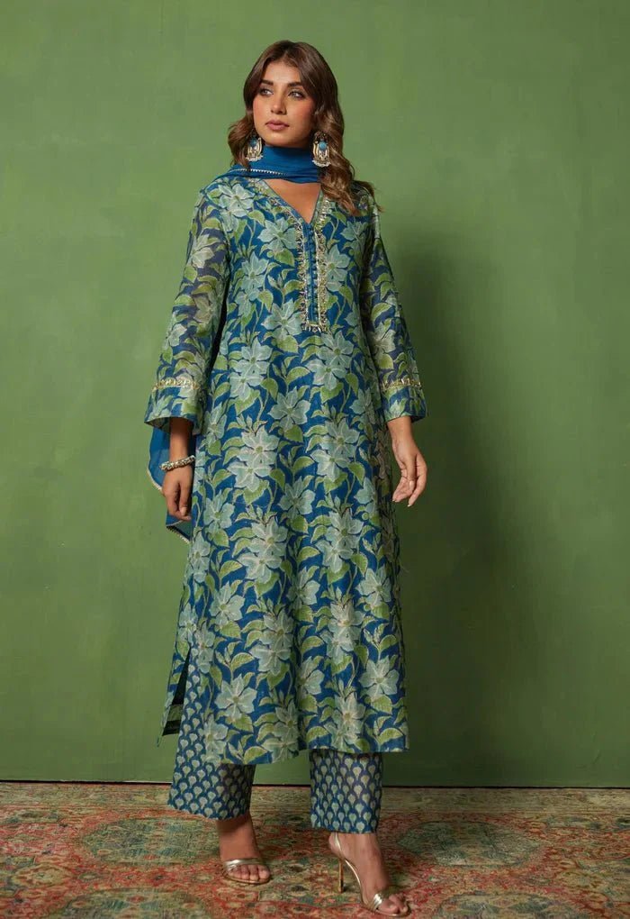 Celebrate Christmas in Indian Ethnic Wear : Outfit Ideas for Women Celebrate Christmas in Indian Ethnic Wear : Outfit Ideas for Women