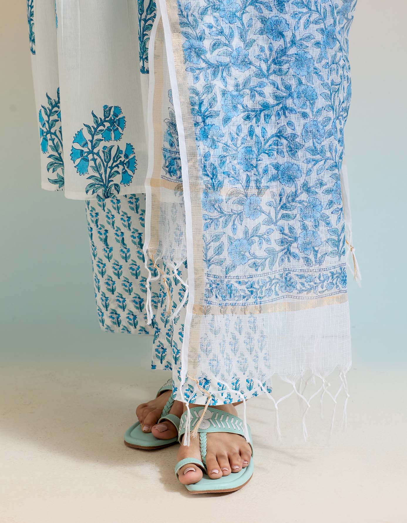 WHITE HAND BLOCK PRINTED KURTA SET WITH DORIYA DUPATTA - Tara-C-Tara