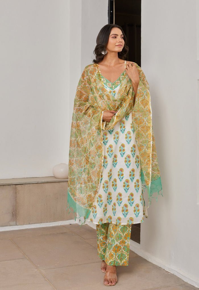 Why Ethnic Dresses Are a Thoughtful Friendship Day Present? - Tara-C-Tara