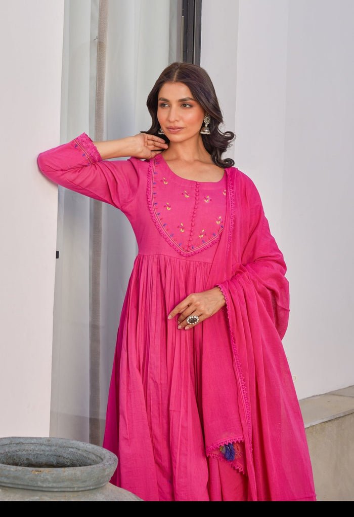 Why Ethnic Dresses for Ladies Are Perfect for Work and Casual Days Alike? - Tara-C-Tara