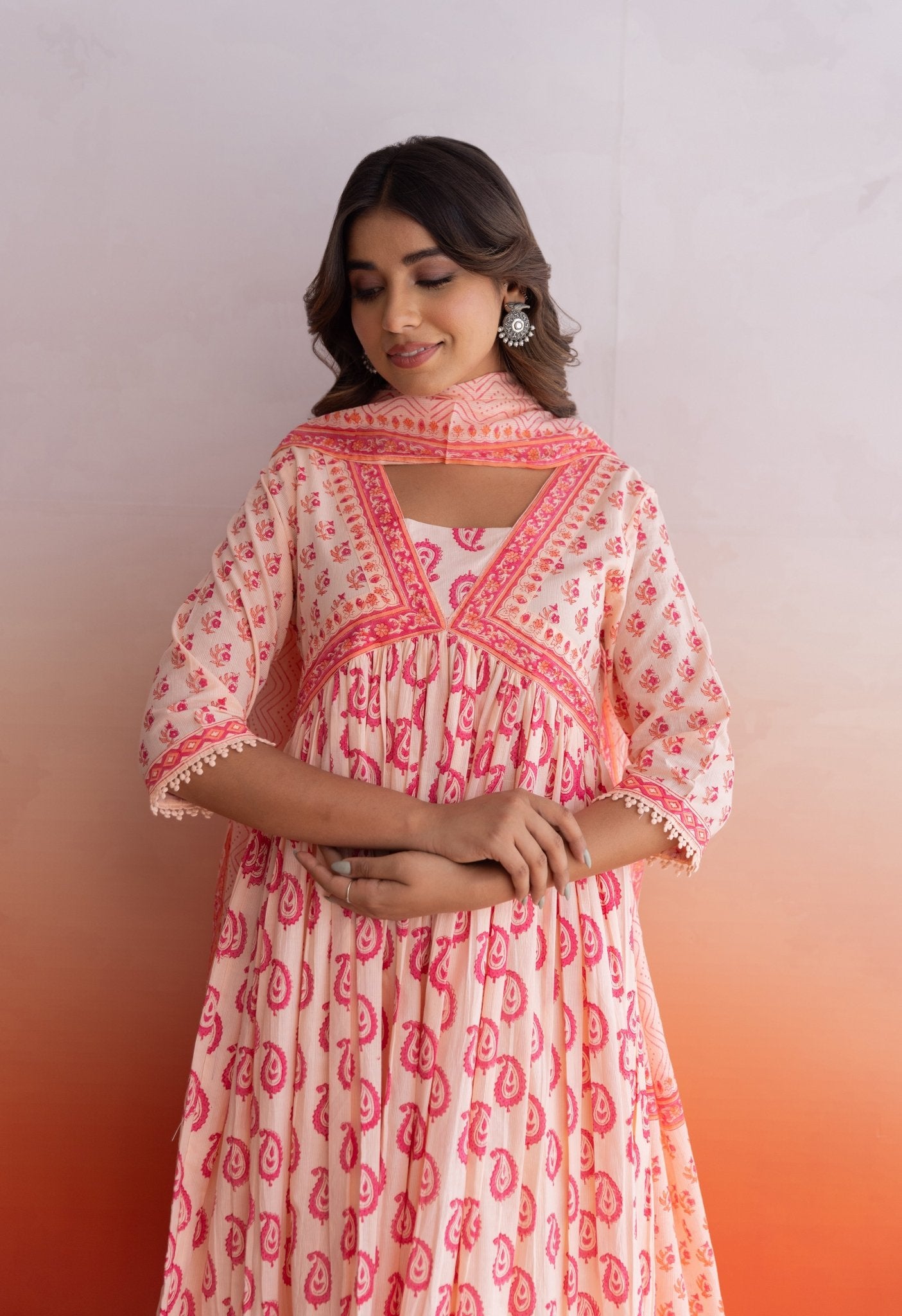 Peach Paisely Hand Block Printed Kurta Set With Doriya Dupatta - Tara - C - Tara