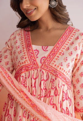 Peach Paisely Hand Block Printed Kurta Set With Doriya Dupatta - Tara - C - Tara