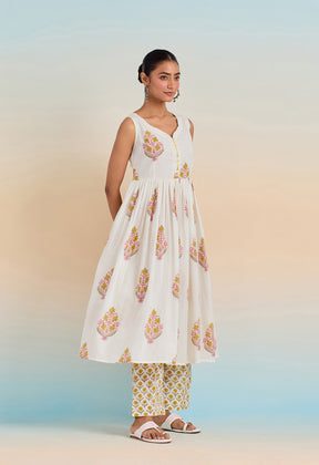 WHITE SLEEVELESS HAND BLOCK PRINTED KURTA SET WITH DUPATTA - Tara - C - Tara